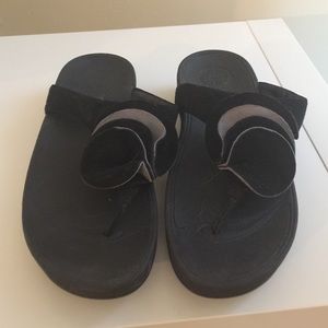 Fit Flops | Black & Grey flower | Sz 7
